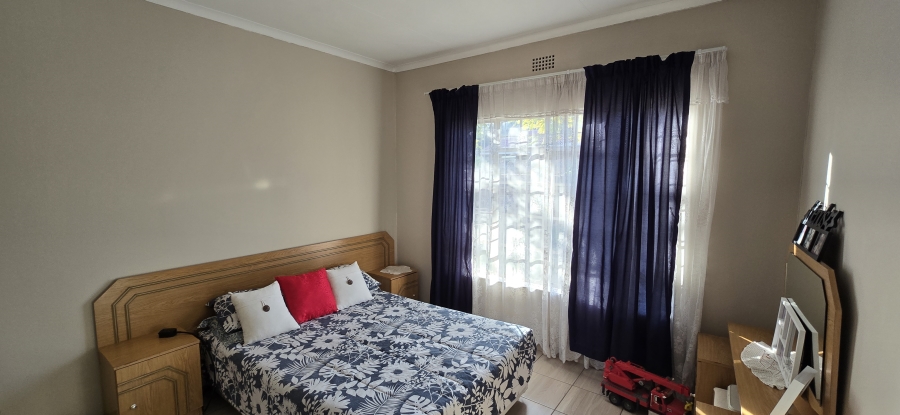 4 Bedroom Property for Sale in Geelhoutpark North West